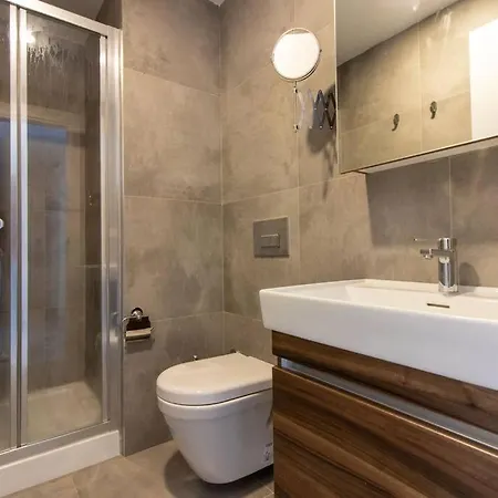 Sleek Cozy & Brand New 1br Flat W/ Parking + Gym #25b *