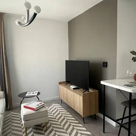 Sleek Cozy & Brand New 1br Flat W/ Parking + Gym #25b *